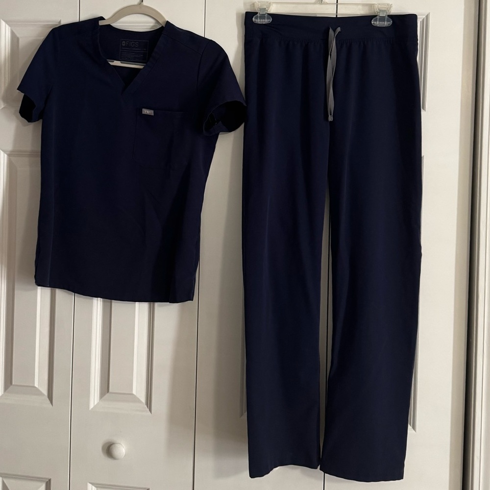 Figs Navy Women's Scrub Pants & Top Set